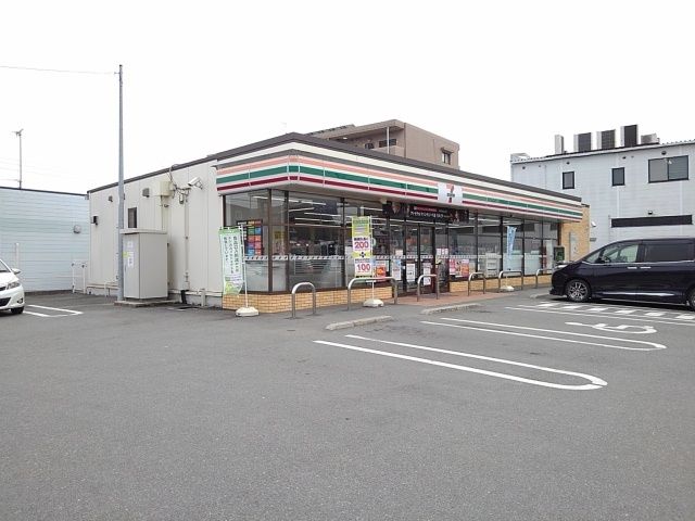 近くのセブンイレブン久留米合川大橋店まで590m(徒歩8分)