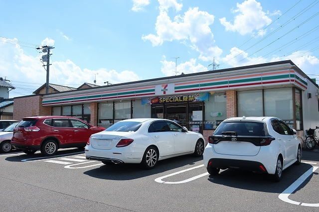 近くのセブンイレブンまで250m(徒歩4分)