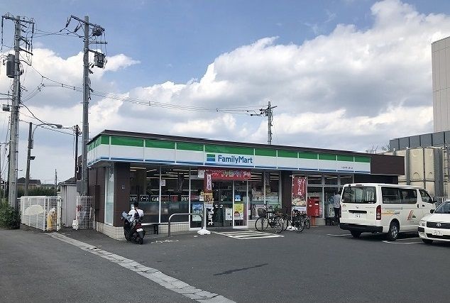 近くのファミリーマートまで300m(徒歩4分)