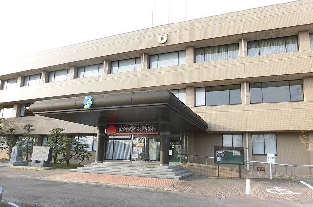近くの佐賀市役所東与賀支所まで960m（徒歩12分）
