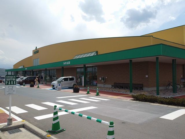 近くのツルヤ山口店まで1,000m（徒歩13分）