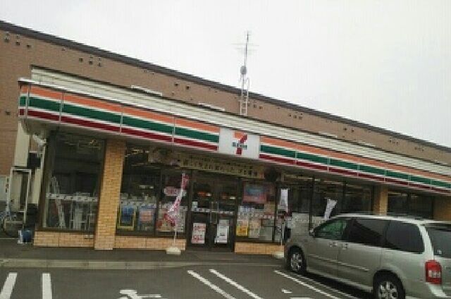 近くのセブンイレブン札幌新川２条店まで450m（徒歩6分）