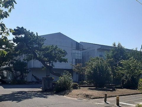 近くの四方小学校まで110m(徒歩2分)