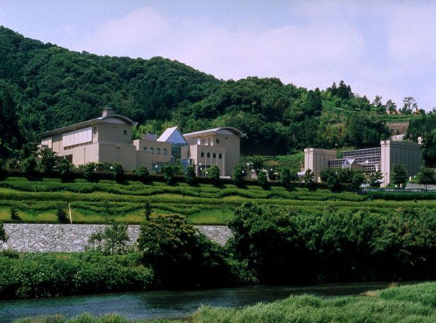 近くの県立文化の森総合公園まで2,300m（徒歩29分）