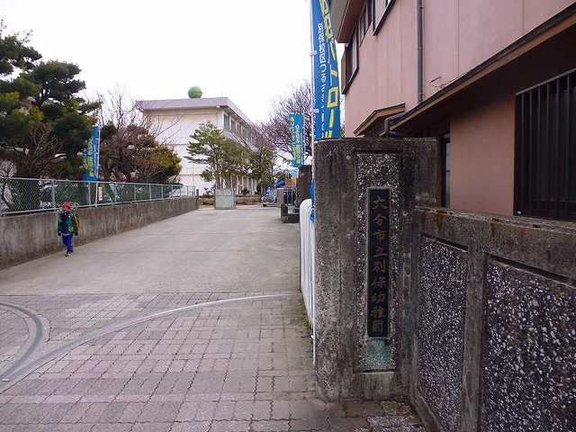 近くの小学校まで800m（徒歩10分）