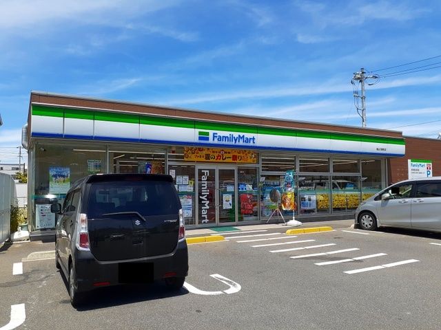 近くのファミリーマート福山引野町店まで1,100m（徒歩14分）