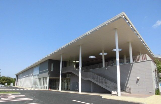 近くの富岡文化交流センターまで2,000m（徒歩25分）