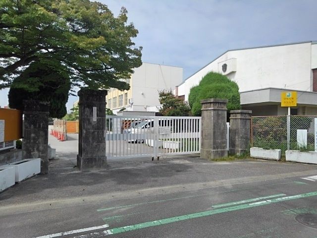 近くの江南市立　古知野南小学校まで500m（徒歩7分）