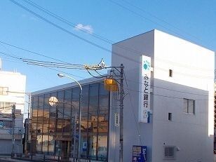 近くの銀行まで750m（徒歩10分）