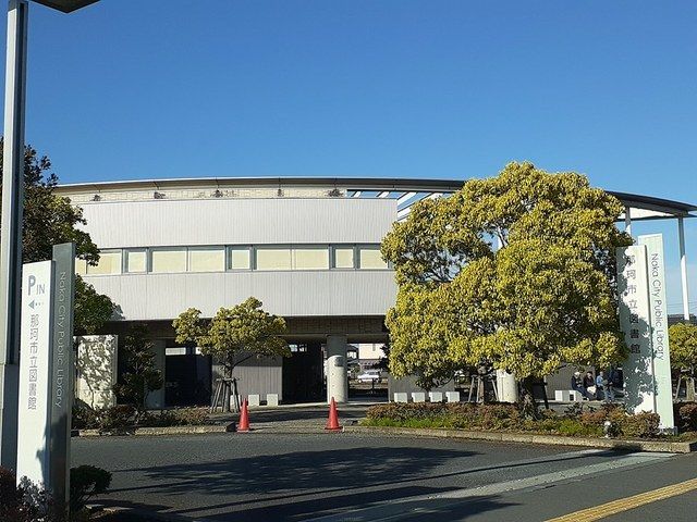 近くの図書館まで800m（徒歩10分）
