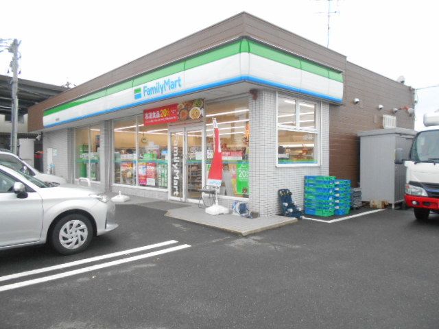 近くのファミリーマート瑞穂稲里店まで220m（徒歩3分）