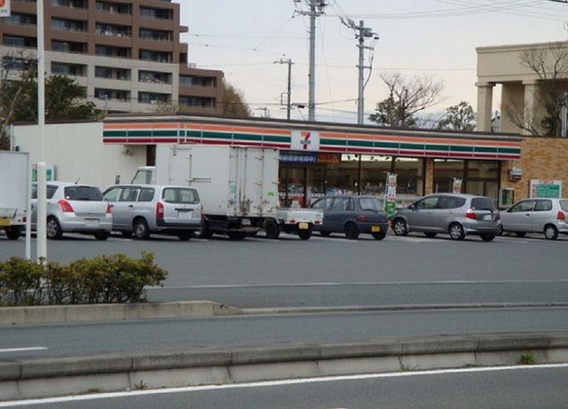 近くのセブンイレブン浜松志都呂店まで300m(徒歩4分)