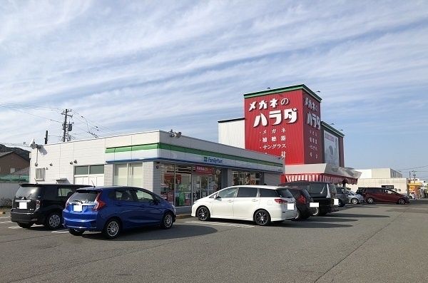近くのコンビニまで130m（徒歩2分）