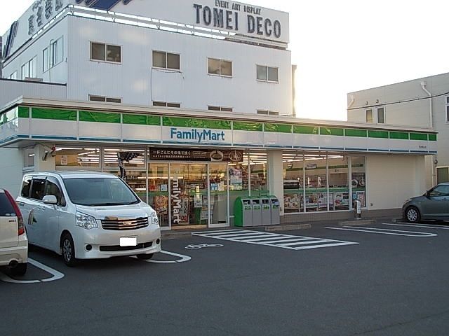 近くのファミリーマートまで400m(徒歩5分)