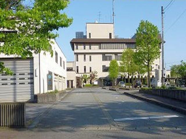 近くの福岡庁舎まで700m（徒歩9分）