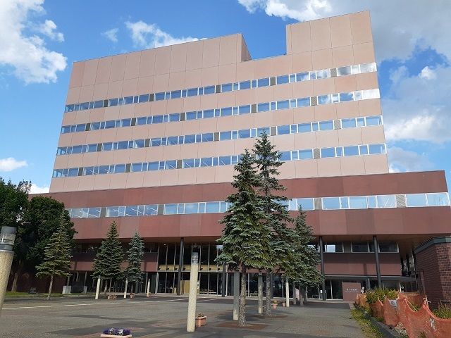 近くの旭川市役所まで2,500m（徒歩32分）