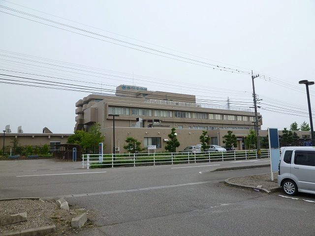 近くの射水市民病院まで1,500m（徒歩19分）