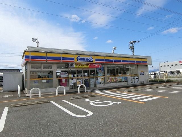 近くのミニストップ 本巣軽海店まで120m（徒歩2分）