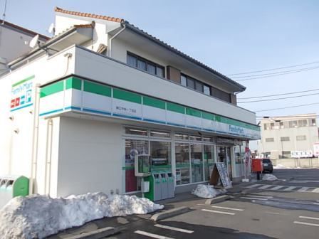 近くのファミリーマートまで220m(徒歩3分)