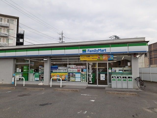 近くのファミリーマート刈谷司町店まで1,060m(徒歩14分)