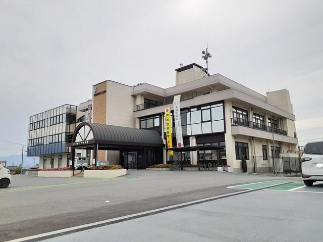 近くの笛吹市役所まで1,700m（徒歩22分）