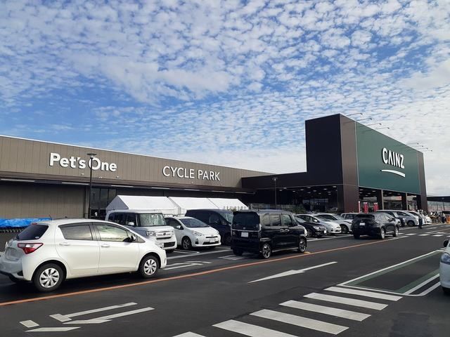 近くのカインズ佐久平店まで1,700m（徒歩22分）