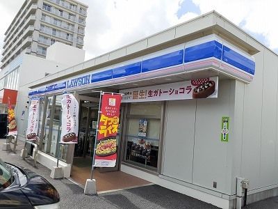 近くのコンビニまで300m（徒歩4分）