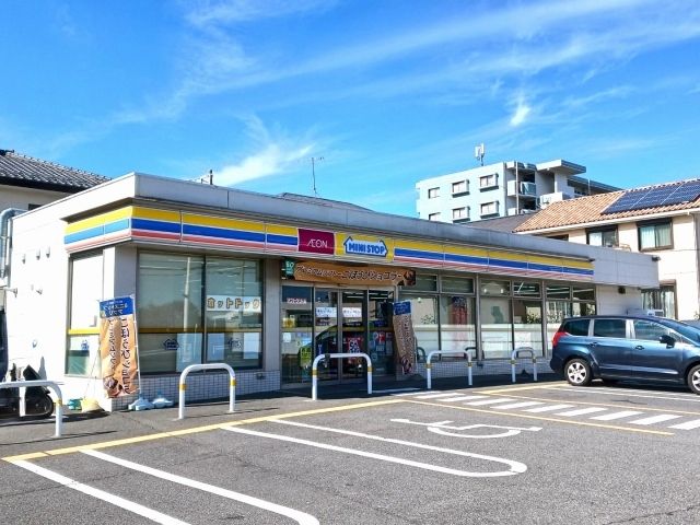 近くのミニストップまで350m（徒歩5分）