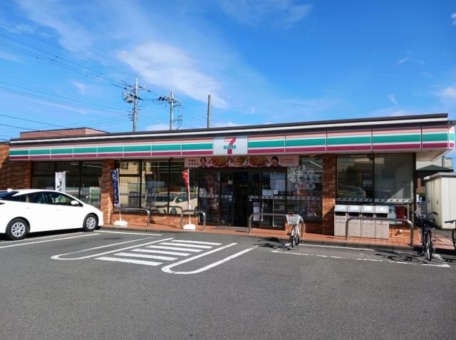 近くのセブンイレブンまで850m（徒歩11分）