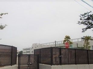 近くの松浪小学校まで280m（徒歩4分）
