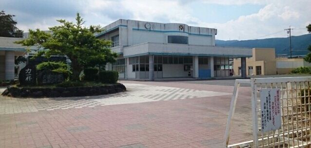 近くの千郷小学校まで4,000m(徒歩50分)