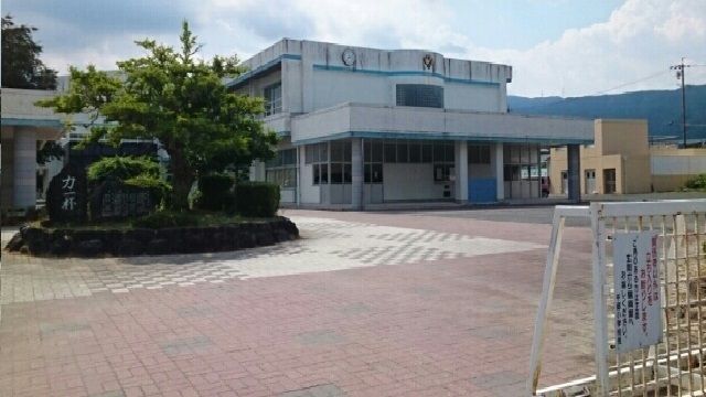 近くの千郷小学校まで4,000m(徒歩50分)