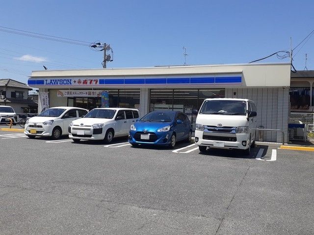 近くのローソン賀茂店まで500m（徒歩7分）