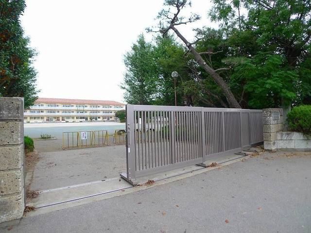 近くの太田市立薮塚本町小学校まで700m(徒歩9分)