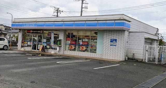 近くのローソン木更津中尾店まで230m（徒歩3分）