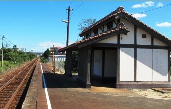 近くのJR敬川駅まで1,180m（徒歩15分）