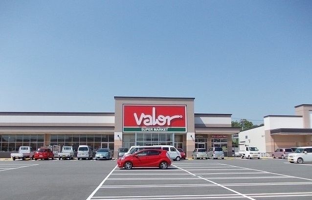 近くのバロー蒲郡店まで1,100m（徒歩14分）