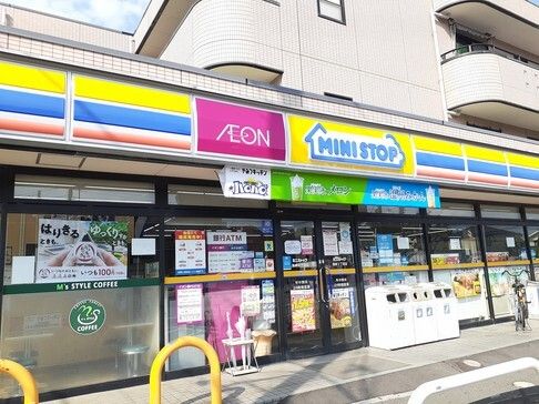 近くのコンビニまで200m（徒歩3分）
