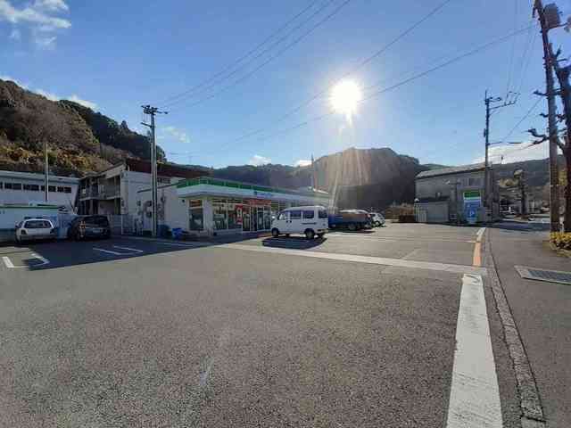 近くのファミリーマート 高知南河ノ瀬まで53m（徒歩1分）