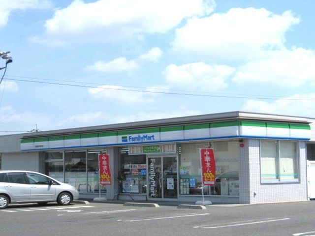 近くのファミリーマート倉敷西中新田まで450m（徒歩6分）