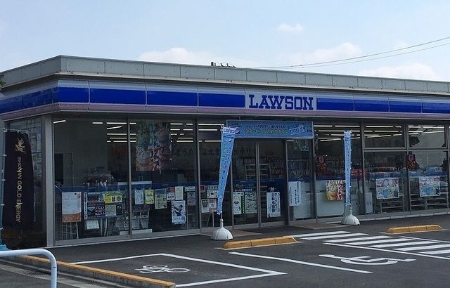 近くのローソンまで350m（徒歩5分）