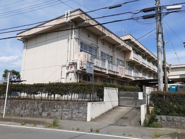 近くの前橋市立二之宮小学校まで1,200m（徒歩15分）