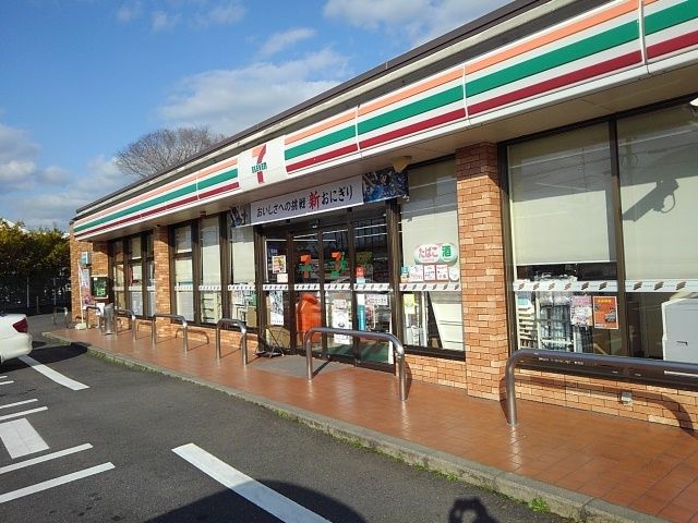 近くのセブンイレブン久留米中央公園前まで730m（徒歩10分）