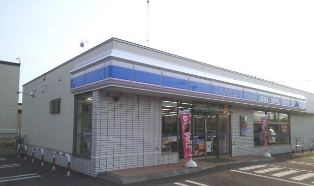 近くのコンビニまで550m（徒歩7分）