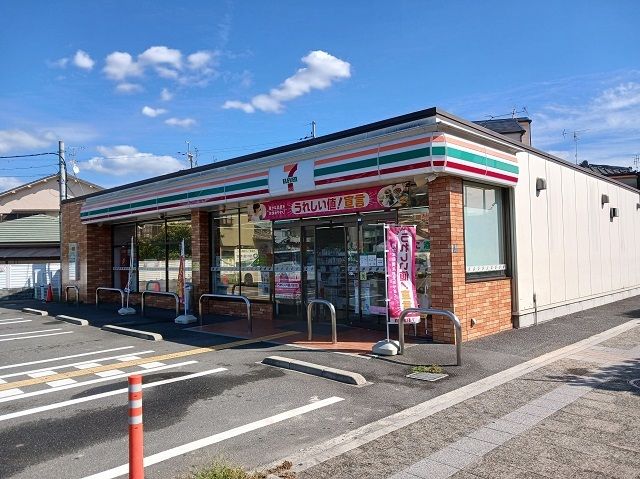 近くのコンビニまで190m（徒歩3分）
