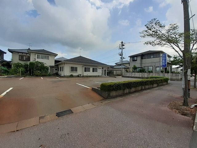 近くの吉田医院まで200m（徒歩3分）