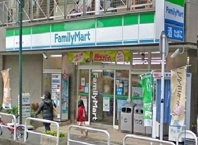 近くのファミリーマートまで150m（徒歩2分）