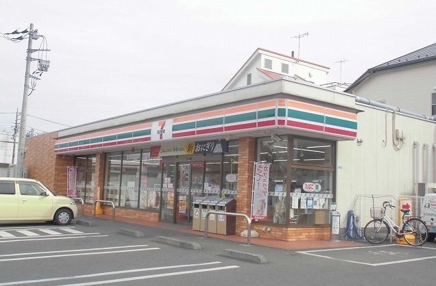 近くのセブンイレブンまで550m（徒歩7分）