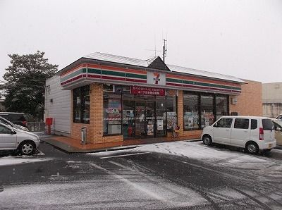 近くのコンビニまで600m（徒歩8分）