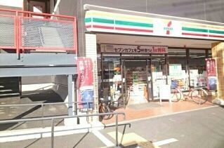 近くのセブンイレブン横浜六浦２丁目店まで235m（徒歩3分）